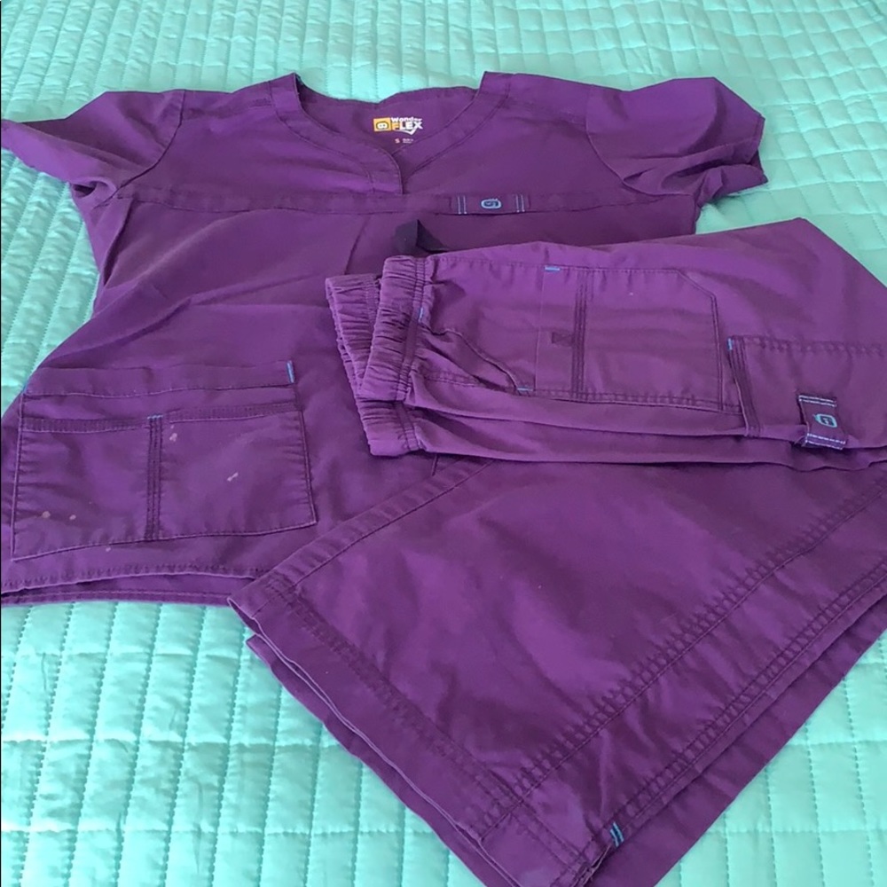 Wonder Wink Flex Scrub Set